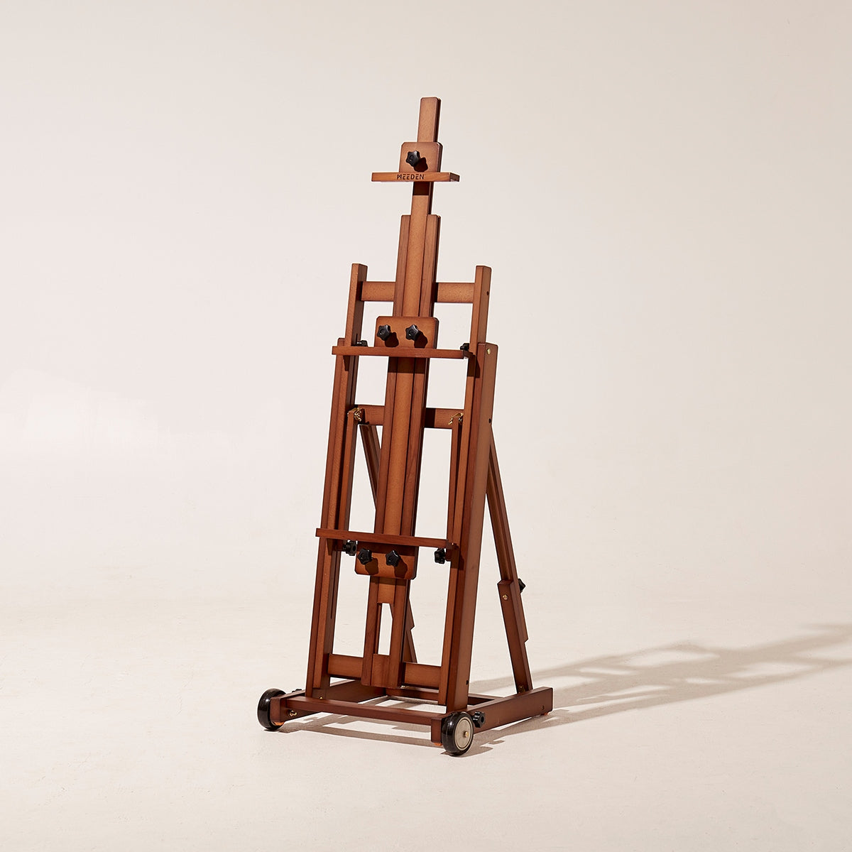 meeden-floor-easels-chevalet-atelier-w14-noyer image 1