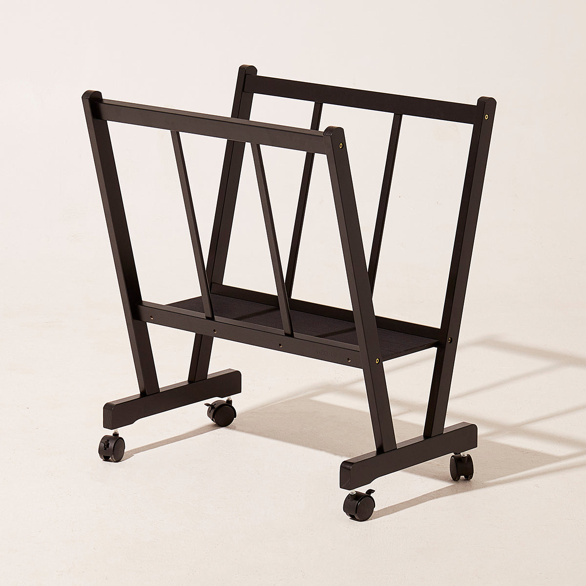 meeden-racks-range-toiles-bois-grand-noir-roulettes image 1